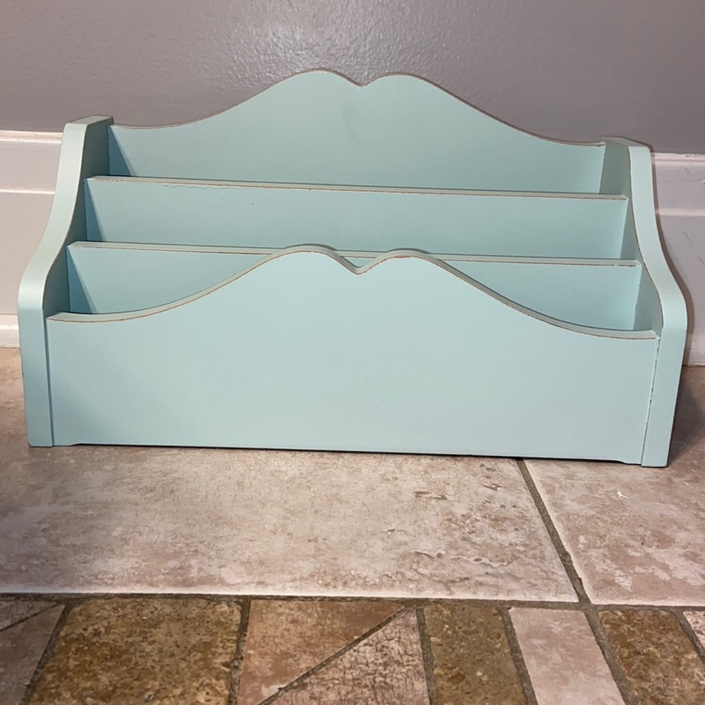 BRAND NEW - 3 slotted letter holder